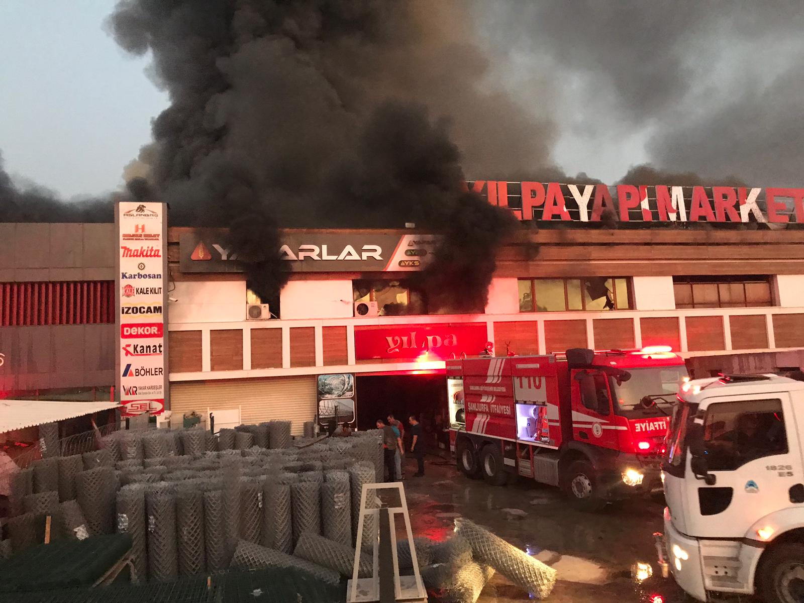 Ş.Urfa da Yapı mağazasında büyük yangın