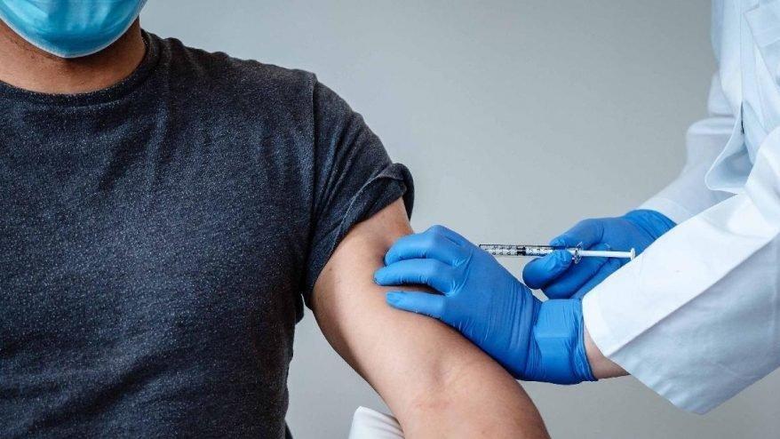 Covid-19 aşılarının ilk kime verileceği belli oldu